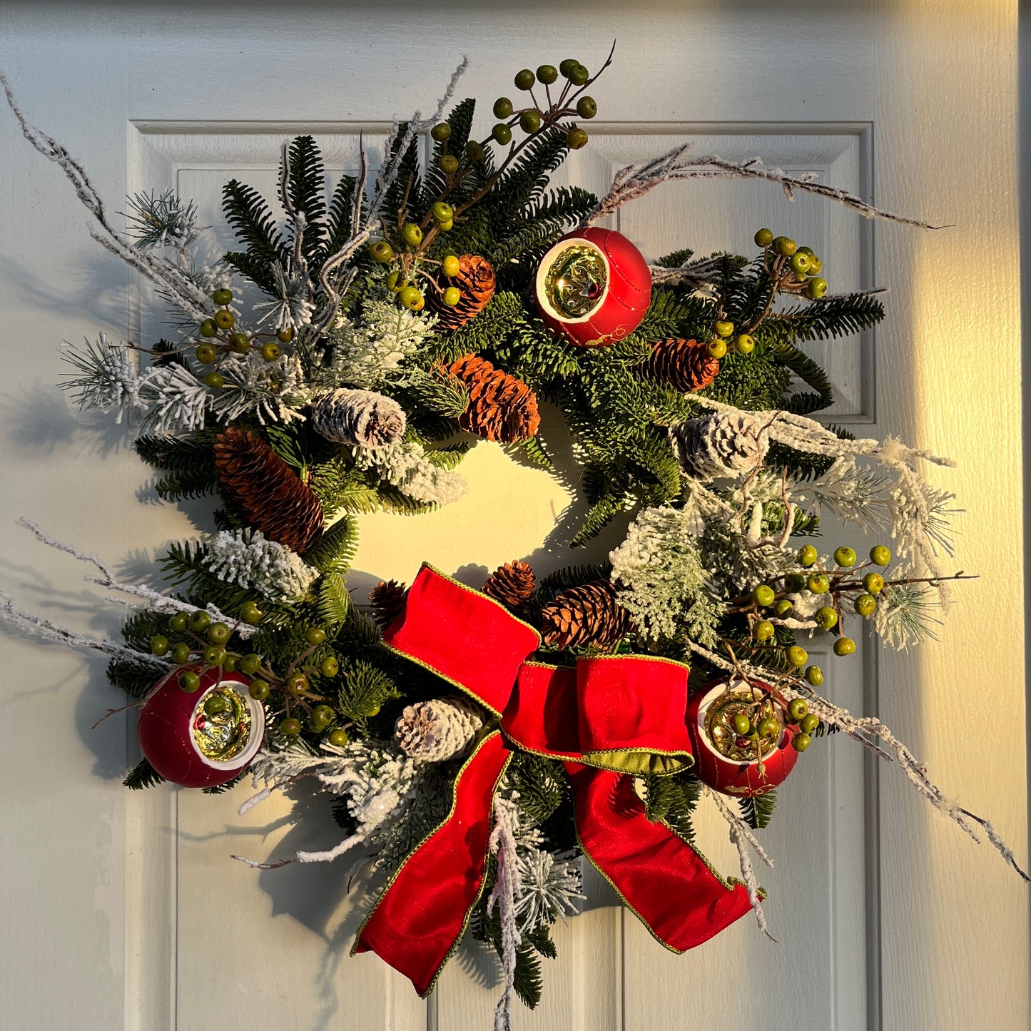 Retro Snowy Wreath